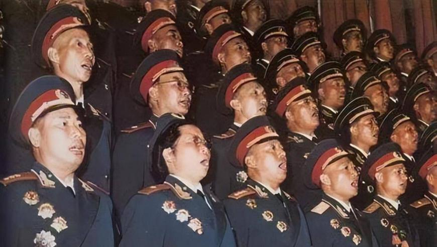 昔日好队友 东契奇布伦森互赠球衣,2025年澳门开奖结果澳门开奖结果,展开计划实施_界面版V10.62